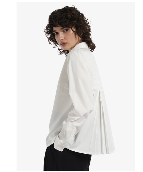 FRED PERRY（フレッドペリー）の「Pleated Shirt（シャツ/ブラウス・レディース・ホワイト/ネイビー・10）」の2枚目の写真