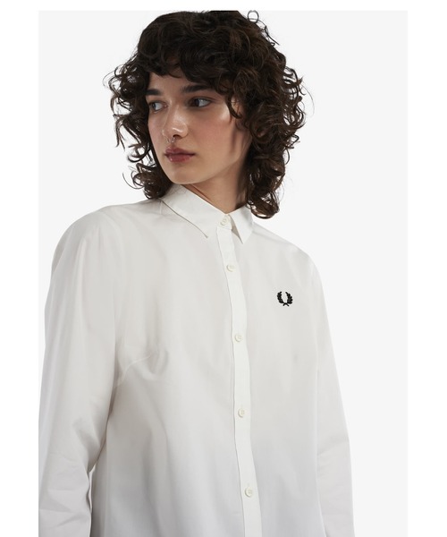 FRED PERRY（フレッドペリー）の「Pleated Shirt（シャツ/ブラウス・レディース・ホワイト/ネイビー・10）」の5枚目の写真