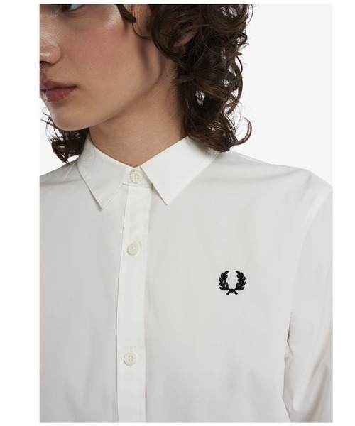 FRED PERRY（フレッドペリー）の「Pleated Shirt（シャツ/ブラウス・レディース・ホワイト/ネイビー・10）」の6枚目の写真