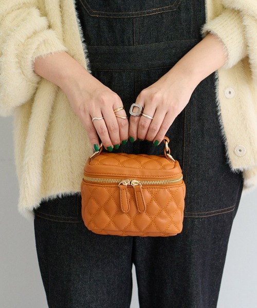DISCOAT（ディスコート）の「【WEB限定】キルティングミニバニティバッグ（ショルダーバッグ・レディース・ブラック/オレンジ/グレイッシュベージュ・FREE）」の18枚目の写真