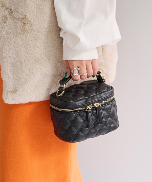 DISCOAT（ディスコート）の「【WEB限定】キルティングミニバニティバッグ（ショルダーバッグ・レディース・ブラック/オレンジ/グレイッシュベージュ・FREE）」の17枚目の写真