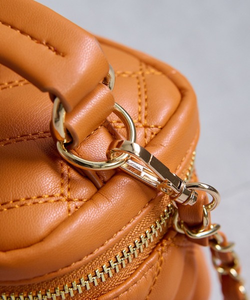 DISCOAT（ディスコート）の「【WEB限定】キルティングミニバニティバッグ（ショルダーバッグ・レディース・ブラック/オレンジ/グレイッシュベージュ・FREE）」の9枚目の写真