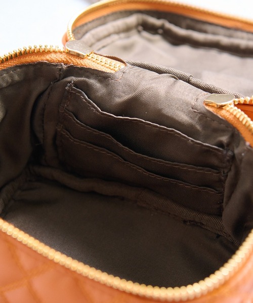 DISCOAT（ディスコート）の「【WEB限定】キルティングミニバニティバッグ（ショルダーバッグ・レディース・ブラック/オレンジ/グレイッシュベージュ・FREE）」の19枚目の写真