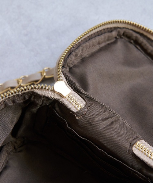 DISCOAT（ディスコート）の「【WEB限定】キルティングミニバニティバッグ（ショルダーバッグ・レディース・ブラック/オレンジ/グレイッシュベージュ・FREE）」の16枚目の写真