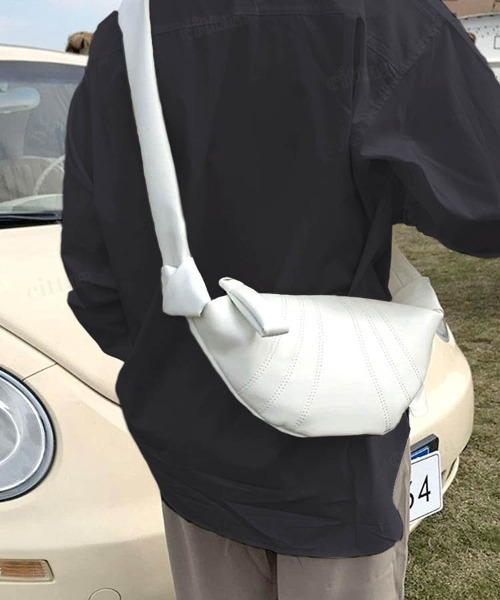 Dalfwin(ダールフィン)の「2022 AW 秋冬 レディース バッグ クロワッサンショルダーバッグ レディース(ショルダーバッグ・レディース・ブラック/アイボリー・FREE)」の2枚目の写真