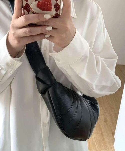 Dalfwin(ダールフィン)の「2022 AW 秋冬 レディース バッグ クロワッサンショルダーバッグ レディース(ショルダーバッグ・レディース・ブラック/アイボリー・FREE)」の1枚目の写真