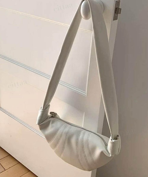 Dalfwin(ダールフィン)の「2022 AW 秋冬 レディース バッグ クロワッサンショルダーバッグ レディース(ショルダーバッグ・レディース・ブラック/アイボリー・FREE)」の7枚目の写真