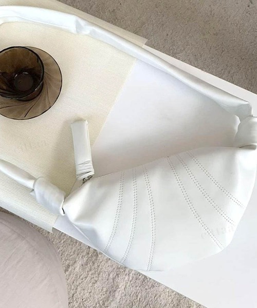 Dalfwin(ダールフィン)の「2022 AW 秋冬 レディース バッグ クロワッサンショルダーバッグ レディース(ショルダーバッグ・レディース・ブラック/アイボリー・FREE)」の8枚目の写真