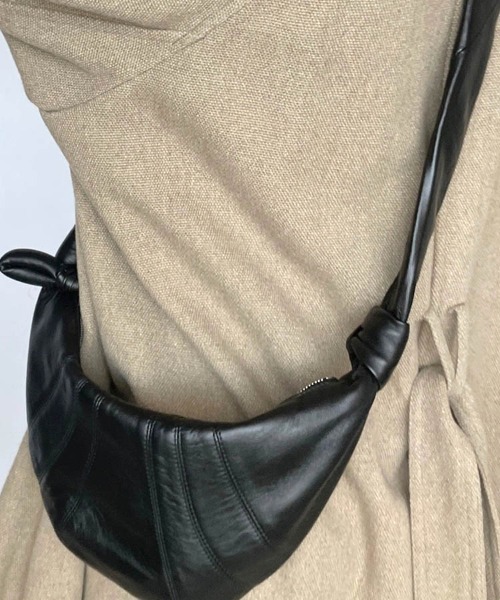 Dalfwin(ダールフィン)の「2022 AW 秋冬 レディース バッグ クロワッサンショルダーバッグ レディース(ショルダーバッグ・レディース・ブラック/アイボリー・FREE)」の10枚目の写真