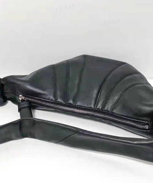 Dalfwin(ダールフィン)の「2022 AW 秋冬 レディース バッグ クロワッサンショルダーバッグ レディース(ショルダーバッグ・レディース・ブラック/アイボリー・FREE)」の18枚目の写真