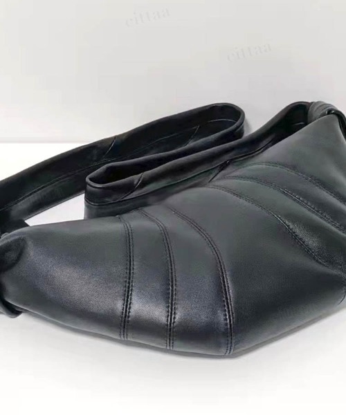 Dalfwin(ダールフィン)の「2022 AW 秋冬 レディース バッグ クロワッサンショルダーバッグ レディース(ショルダーバッグ・レディース・ブラック/アイボリー・FREE)」の19枚目の写真