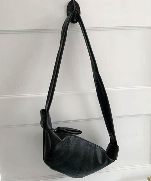 Dalfwin(ダールフィン)の「2022 AW 秋冬 レディース バッグ クロワッサンショルダーバッグ レディース(ショルダーバッグ・レディース・ブラック/アイボリー・FREE)」の13枚目の写真