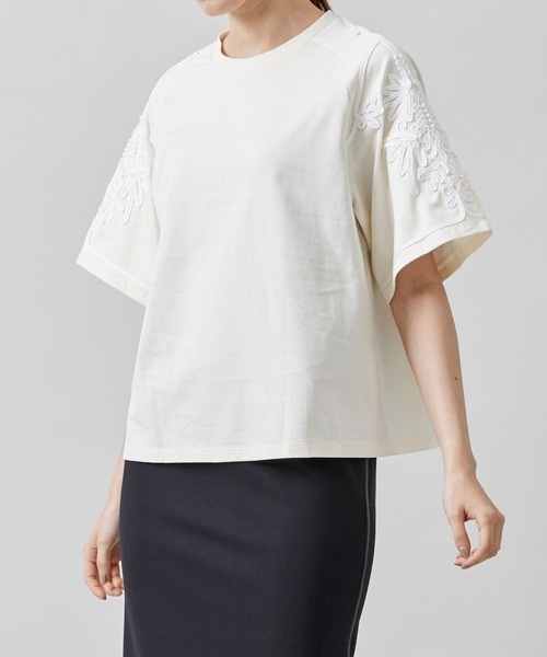 LOKITHO（ロキト）の「【LOKITHO/(ロキト)】別注コードエンブロイダリーTEE（Tシャツ/カットソー・レディース・ダークブルー/ブラック/アイボリー・2）」の2枚目の写真