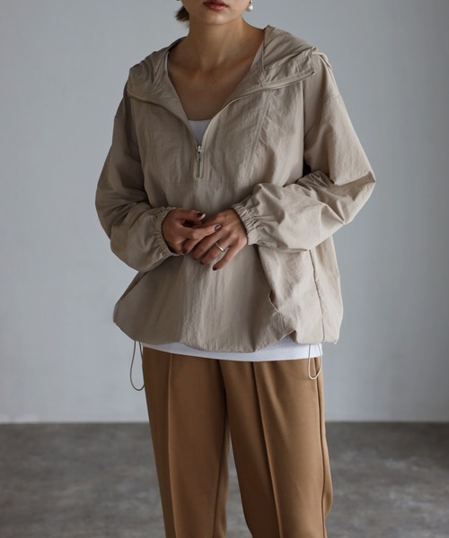 Bonjour Sagan（ボンジュールサガン）の「ハーフジップマウンテンパーカー（マウンテンパーカー・レディース・グレイッシュベージュ/ブラック・FREE）」の2枚目の写真