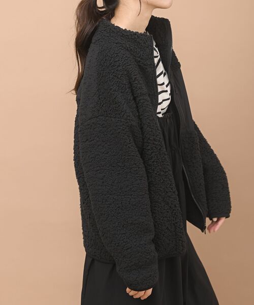 rps（アールピーエス）の「ハイネックボアブルゾン（ブルゾン・レディース・ブラック/ベージュ/アイボリー・M）」の5枚目の写真