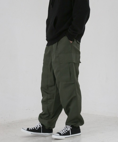 CERCA（チェルカ）の「【BEL】ドレープ ビッグシルエット カーゴパンツ(BG/)（カーゴパンツ・メンズ・カーキ/ブラック/オフホワイト・MEDIUM/X-LARGE/LARGE）」の10枚目の写真