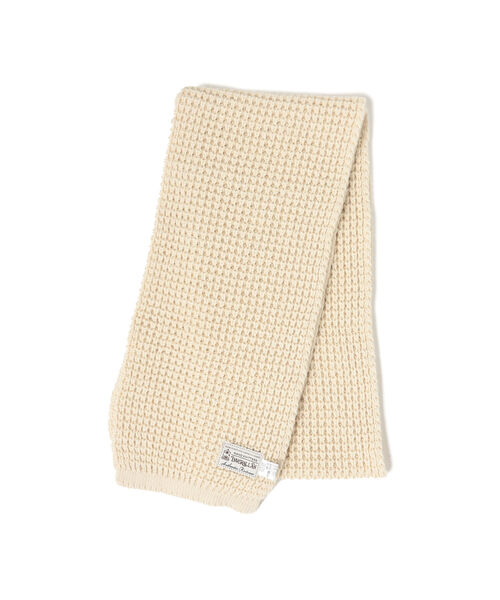 INVERALLAN（インバーアラン）の「INVERALLAN / Pineapple Stitch Scarf（マフラー・メンズ・チャコールグレー/オフホワイト/サックスブルー・ONE SIZE）」の2枚目の写真