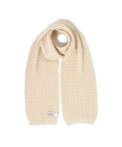 INVERALLAN（インバーアラン）の「INVERALLAN / Pineapple Stitch Scarf（マフラー・メンズ・チャコールグレー/オフホワイト/サックスブルー・ONE SIZE）」の5枚目の写真
