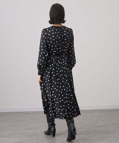 【216】アナイ　サテンドットプリーツ切り替え　ワンピース ANAYI（アナイ）の「サテンドットプリーツ切り替え ワンピース