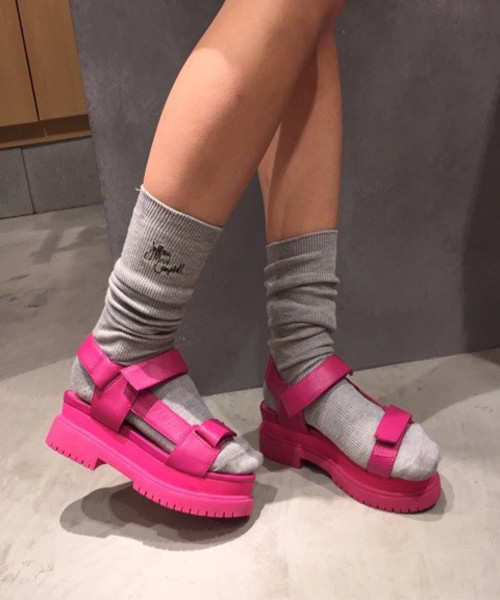 Jeffrey Campbell（ジェフリーキャンベル）の「マジックテープ厚底サンダル（サンダル・レディース・ホワイト/ブラック/ライトブルー/ピンク・38/36/37/39/35）」の4枚目の写真