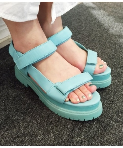 Jeffrey Campbell（ジェフリーキャンベル）の「マジックテープ厚底サンダル（サンダル・レディース・ホワイト/ブラック/ライトブルー/ピンク・38/36/37/39/35）」の3枚目の写真