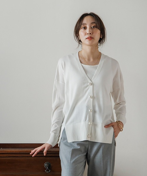 Emma Taylor（エマテイラー）の「BIGパール釦カーディガン（カーディガン/ボレロ・レディース・ブラック/ネイビー/ホワイト・FREE）」の4枚目の写真