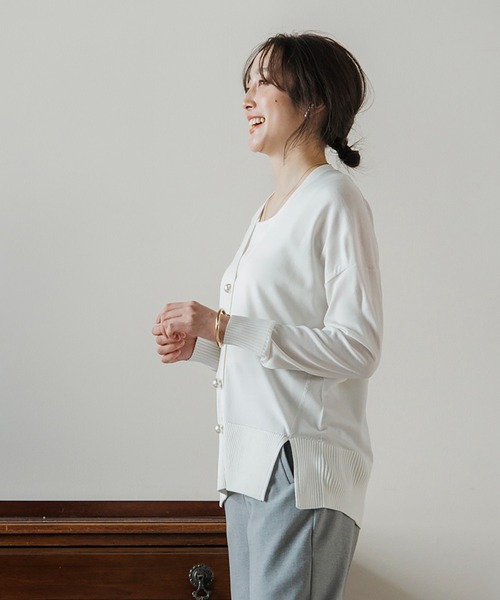 Emma Taylor（エマテイラー）の「BIGパール釦カーディガン（カーディガン/ボレロ・レディース・ブラック/ネイビー/ホワイト・FREE）」の6枚目の写真