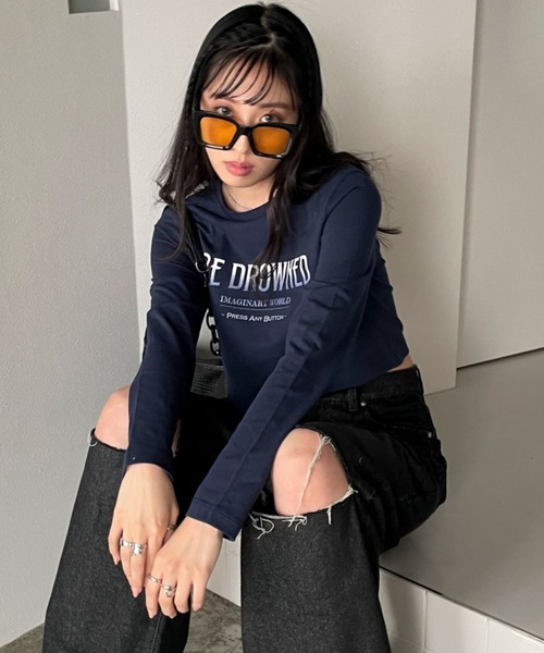 EPIMI E'PIMMY（エピミエピミー）の「ロゴプリントクロップドプルオーバー（Tシャツ/カットソー・レディース・モカ/ネイビー/オフホワイト・MEDIUM）」の3枚目の写真