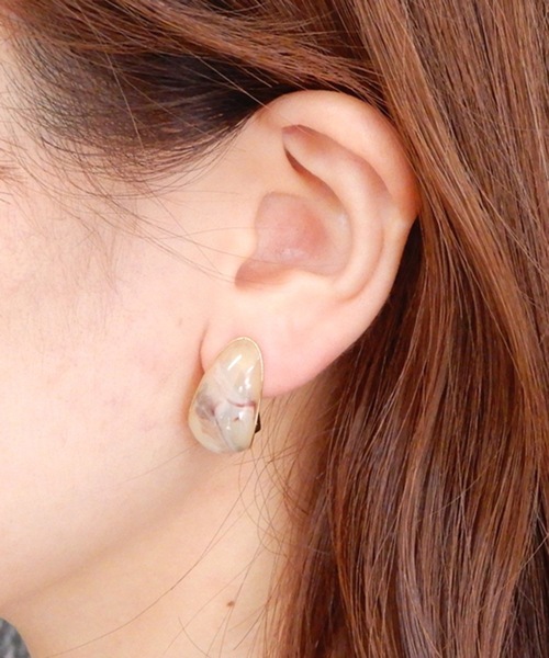The Rule(ザルール)の「The Rule ザルール : UNCHANGED staple pierced earring : フープ ピアス(ピアス(両耳用)・レディース・ブラウン/ベージュ・FREE)」の4枚目の写真