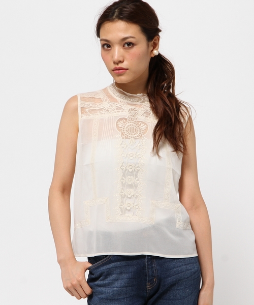 CROON A SONG（クルーンアソング）の「ﾉｰｽﾘｰﾌﾞｼﾌｫﾝﾚｰｽﾌﾞﾗｳｽ（シャツ/ブラウス・レディース・ホワイト/ブラック/ネイビー・38）」の2枚目の写真