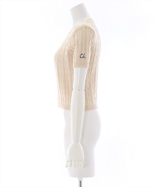 clear(クリア)の「ワンポイント刺繍ケーブル編み半袖ニットトップス(ニット/セーター・レディース・ベージュ/オフホワイト/グレー・F)」の4枚目の写真