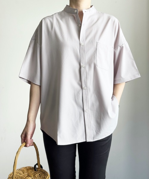 COMMON WARE（コモンウェアー）の「COMMONWARE:PE ルーズフィット バンドカラーシャツ S/S（シャツ/ブラウス・レディース・ホワイト/グリーン/ネイビー/パープル/チャコールグレー/グレイッシュベージュ/サックスブルー/ブラック・L/XL/M）」の4枚目の写真