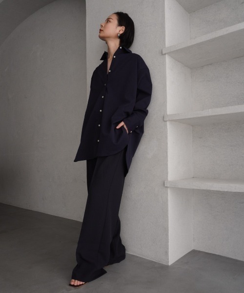 CEL ANSWER（シーイーエルアンサー）の「オーバーサイズテーラードシャツ（シャツ/ブラウス・レディース・ホワイト/ネイビー・FREE）」の2枚目の写真