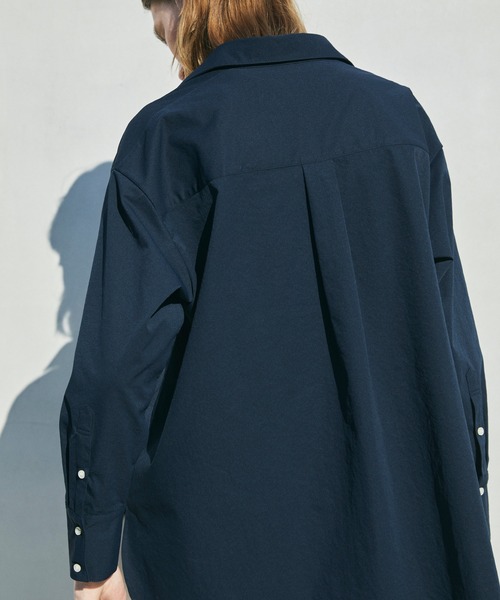 CEL ANSWER（シーイーエルアンサー）の「オーバーサイズテーラードシャツ（シャツ/ブラウス・レディース・ホワイト/ネイビー・FREE）」の6枚目の写真