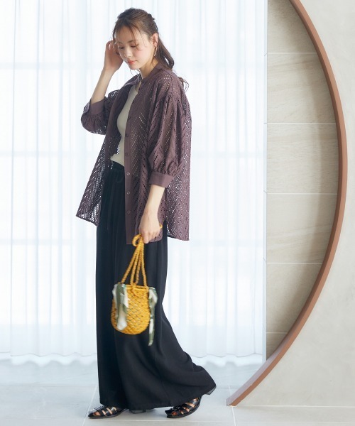 miclat（ミクラ）の「大きいサイズ　カットワークレースシャツ　miclat（シャツ/ブラウス・レディース・ブラウン/ブルー系/オフホワイト・5L/4L/3L/L/LL）」の5枚目の写真