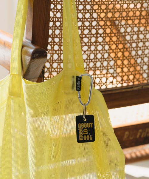 Kastane（カスタネ）の「【A4対応/PC対応】チャーム付きメッシュBAG（トートバッグ・レディース・ブラック/サックスブルー/ピンク/イエロー/アイボリー・FREE）」の9枚目の写真