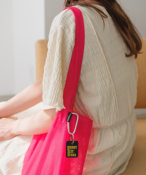 Kastane（カスタネ）の「【A4対応/PC対応】チャーム付きメッシュBAG（トートバッグ・レディース・ブラック/サックスブルー/ピンク/イエロー/アイボリー・FREE）」の15枚目の写真