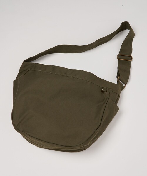 FREAK'S STORE（フリークスストア）の「キャンバス ニュースペーパーバッグ/ワンポイントDカン付き ビッグキャンバス ワークショルダーバッグ（ショルダーバッグ・メンズ・ホワイト/ブラック/ベージュ/オリーブ/ナチュラル・ONE SIZE）」の14枚目の写真