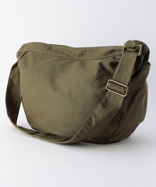 FREAK'S STORE（フリークスストア）の「キャンバス ニュースペーパーバッグ/ワンポイントDカン付き ビッグキャンバス ワークショルダーバッグ（ショルダーバッグ・メンズ・ホワイト/ブラック/ベージュ/オリーブ/ナチュラル・ONE SIZE）」の15枚目の写真