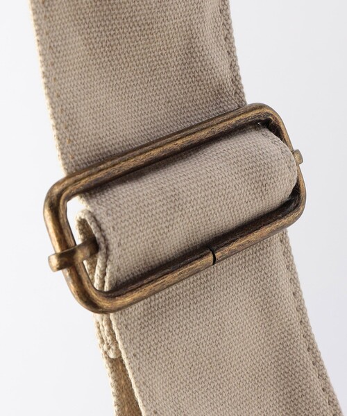 FREAK'S STORE（フリークスストア）の「キャンバス ニュースペーパーバッグ/ワンポイントDカン付き ビッグキャンバス ワークショルダーバッグ（ショルダーバッグ・メンズ・ホワイト/ブラック/ベージュ/オリーブ/ナチュラル・ONE SIZE）」の9枚目の写真