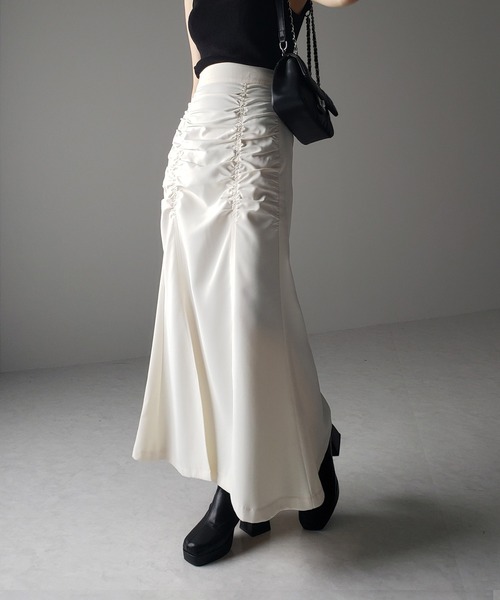 me+em select（ミームセレクト）の「【 ３サイズ展開 】 フロントシャーリングスリットロングマーメイドスカート（スカート・レディース・ブラック/アイボリー/グレー・SMALL/LARGE/MEDIUM）」の5枚目の写真
