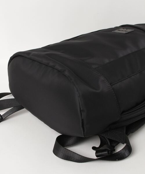 Beau're（ヴュレ）の「【BEAURE】カウレザー×ナイロンバックパック リュック B-23455 ※（バックパック/リュック・レディース・グレイッシュベージュ/ブラック・FREE）」の3枚目の写真