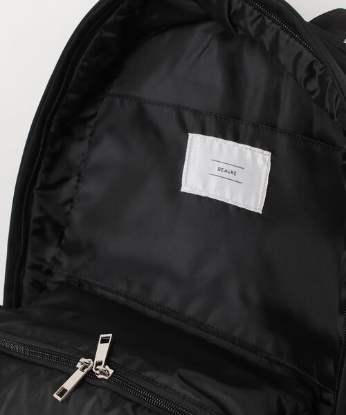 Beau're（ヴュレ）の「【BEAURE】カウレザー×ナイロンバックパック リュック B-23455 ※（バックパック/リュック・レディース・グレイッシュベージュ/ブラック・FREE）」の4枚目の写真