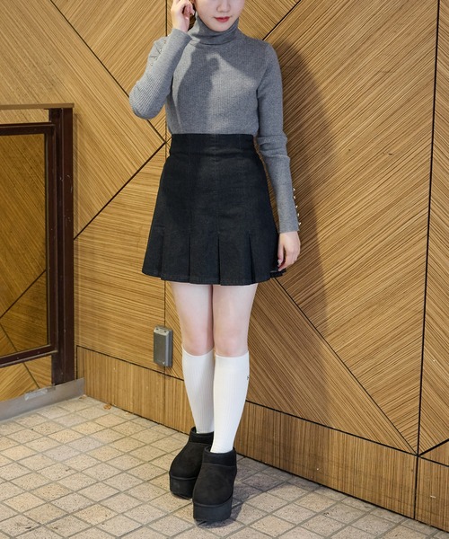 one after another NICE CLAUP（ワンアフターアナザーナイスクラップ）の「ハートボタンハイネックニット（ニット/セーター・レディース・オフホワイト/ブラック/ピンク/杢グレー/ホワイト×ブラック・FREE）」の18枚目の写真