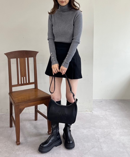 one after another NICE CLAUP（ワンアフターアナザーナイスクラップ）の「ハートボタンハイネックニット（ニット/セーター・レディース・オフホワイト/ブラック/ピンク/杢グレー/ホワイト×ブラック・FREE）」の22枚目の写真