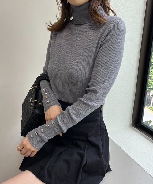 one after another NICE CLAUP（ワンアフターアナザーナイスクラップ）の「ハートボタンハイネックニット（ニット/セーター・レディース・オフホワイト/ブラック/ピンク/杢グレー/ホワイト×ブラック・FREE）」の19枚目の写真