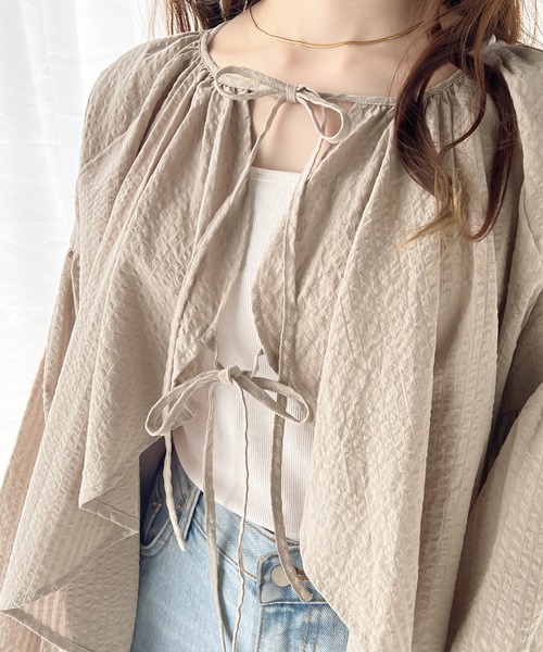 classicalelf（クラシカルエルフ）の「サッカー素材でトレンド感。綿100％前後2wayショート丈リボンカーディガンブラウス（シャツ/ブラウス・レディース・モカ/オフホワイト/ブラック・X-LARGE/SMALL/MEDIUM/LARGE）」の9枚目の写真