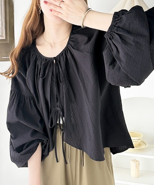 classicalelf（クラシカルエルフ）の「サッカー素材でトレンド感。綿100％前後2wayショート丈リボンカーディガンブラウス（シャツ/ブラウス・レディース・モカ/オフホワイト/ブラック・X-LARGE/SMALL/MEDIUM/LARGE）」の4枚目の写真