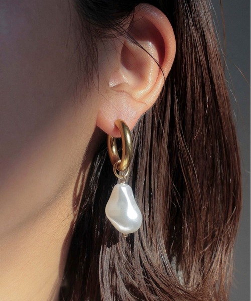 ebine(エビネ)の「金属アレルギー対応/Baroque Pearl Pierce/サージカルステンレスピアス(ピアス(両耳用)・レディース・シルバー/ゴールド・FREE)」の2枚目の写真