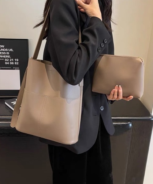 E&C closet…（イーアンドシークローゼット）の「フェイクレザー